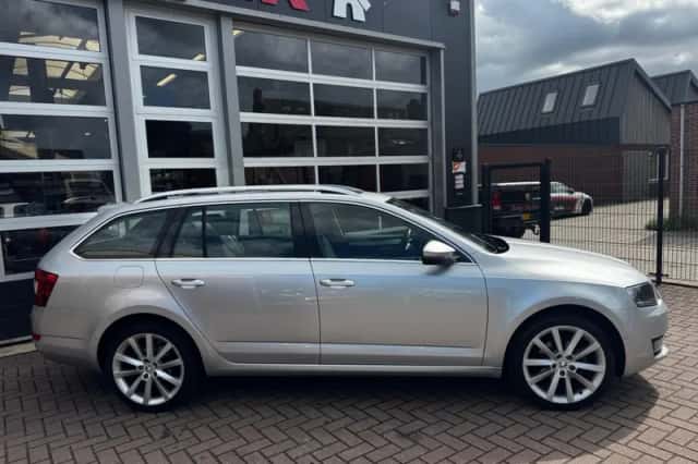 Škoda Octavia (2014) thumbnail 4