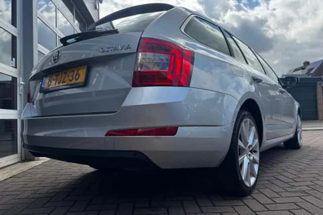 Škoda Octavia (2014) thumbnail 6