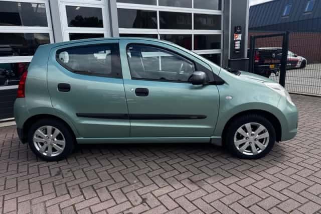 Suzuki Alto (2010) thumbnail 4