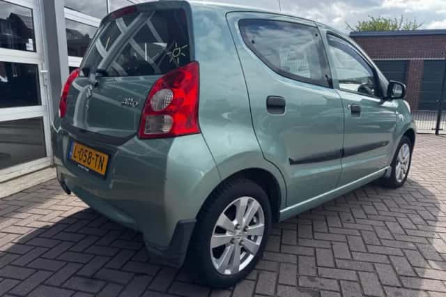 Suzuki Alto (2010) thumbnail 5