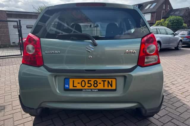 Suzuki Alto (2010) thumbnail 6