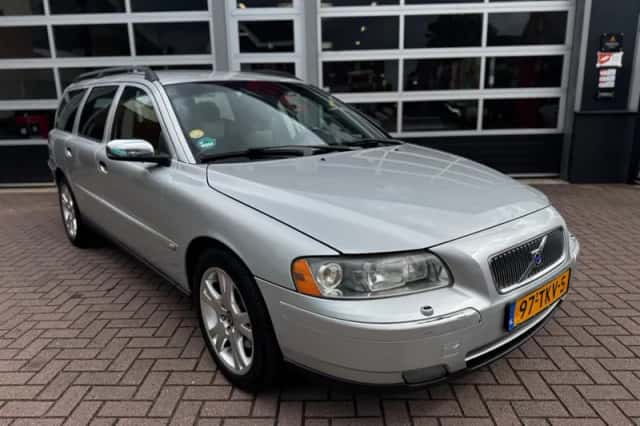 Volvo V70 (2005) thumbnail 3