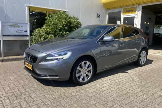 Volvo V40 (2018) thumbnail 1