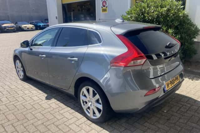 Volvo V40 (2018) thumbnail 2