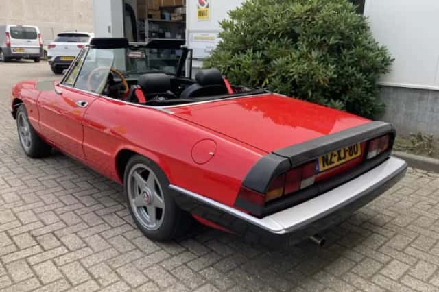 Alfa Romeo Spider (1984) thumbnail 3