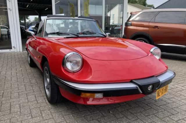 Alfa Romeo Spider (1984) thumbnail 5