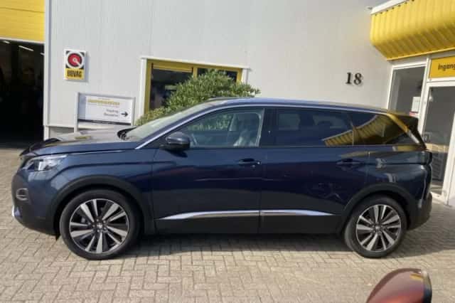 Peugeot 5008 (2019) thumbnail 2