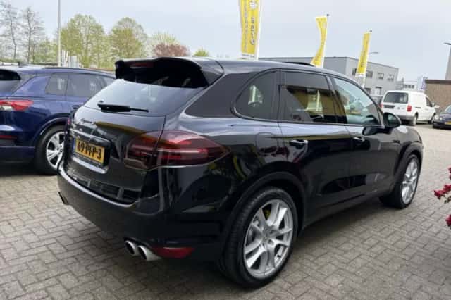 Porsche Cayenne (2026) thumbnail 3