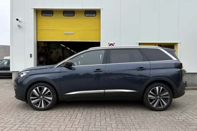 Peugeot 5008 (2019) thumbnail 2