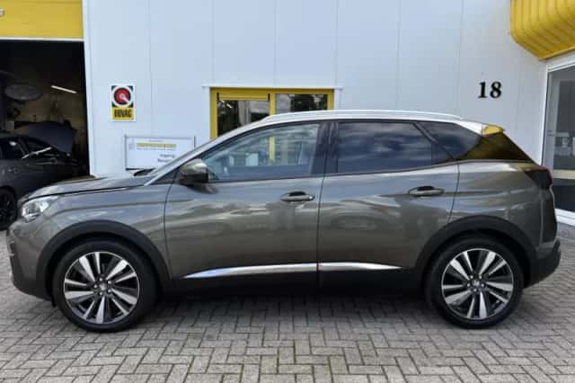 Peugeot 3008 (2017) thumbnail 2
