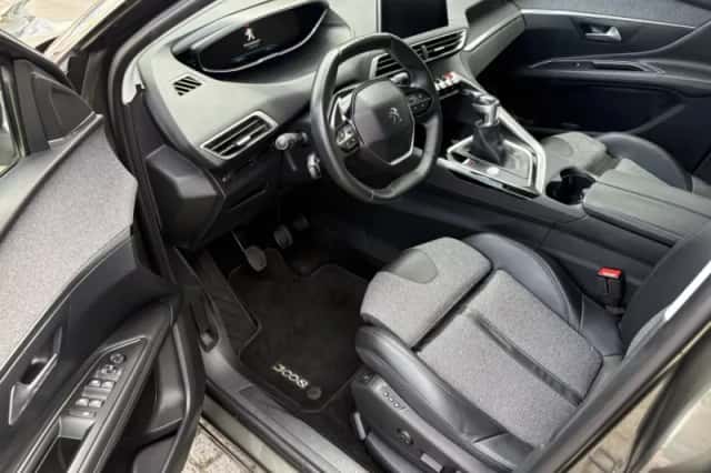 Peugeot 3008 (2017) thumbnail 5
