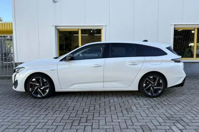 Peugeot 308 (2022) thumbnail 2