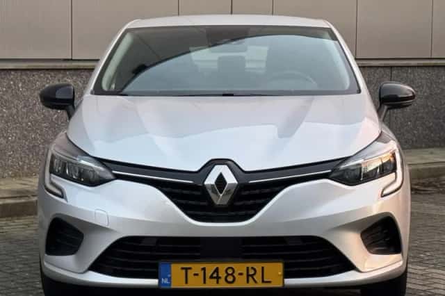 Renault Clio (2023) thumbnail 3
