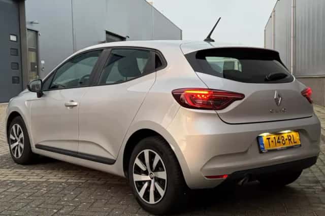 Renault Clio (2023) thumbnail 4