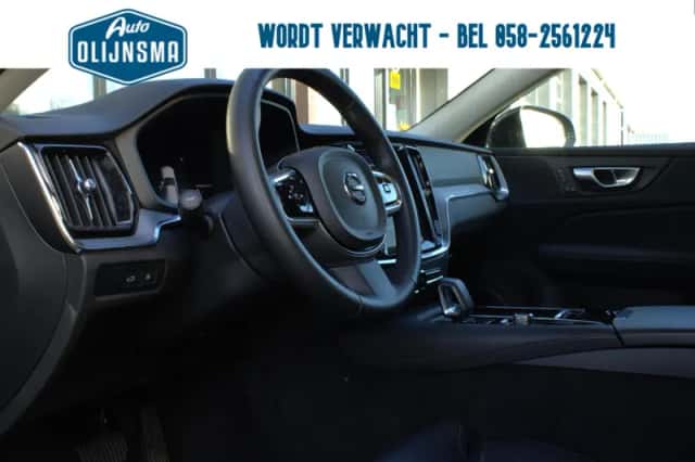 Volvo V60 (2023) thumbnail 2