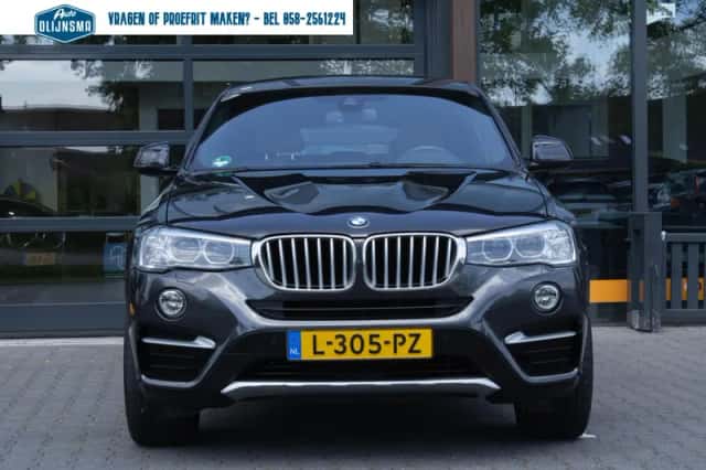 BMW X4 (2016) thumbnail 2