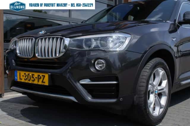 BMW X4 (2016) thumbnail 4