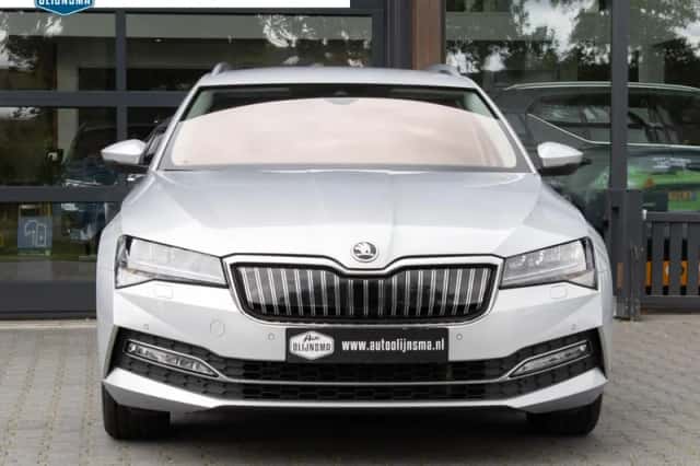 Škoda Superb (2021) thumbnail 2