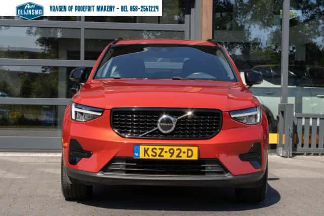 Volvo XC40 (2023) thumbnail 2