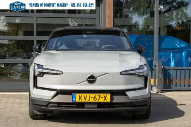Volvo EX30 (2024) thumbnail 2