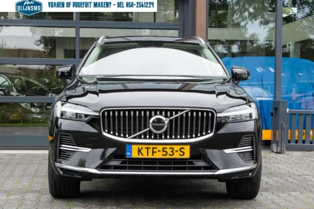 Volvo XC60 (2022) thumbnail 2
