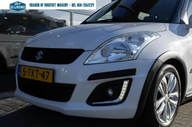 Suzuki Swift (2014) thumbnail 4