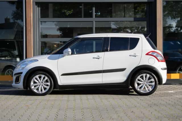 Suzuki Swift (2014) thumbnail 6