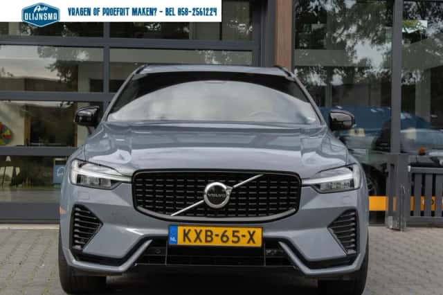 Volvo XC60 (2023) thumbnail 3