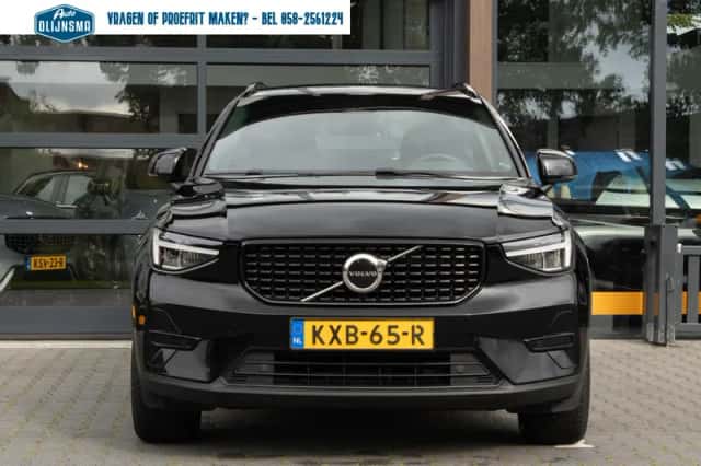 Volvo XC40 (2023) thumbnail 2