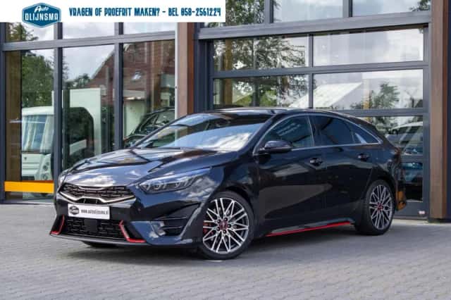 Kia ProCeed (2023) thumbnail 3