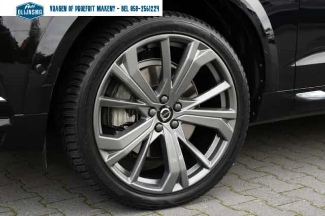 Volvo XC60 (2021) thumbnail 5