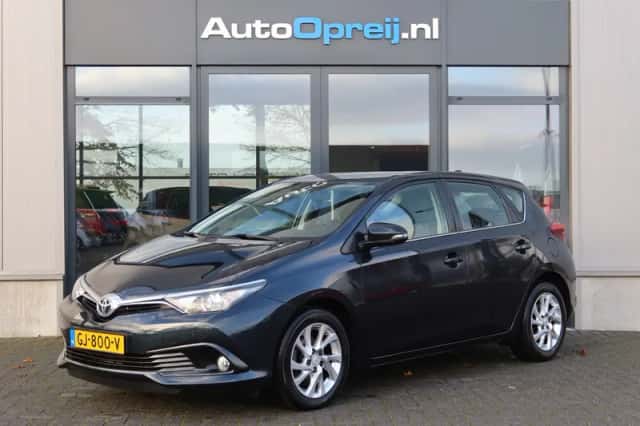 Toyota Auris (2015) thumbnail 1