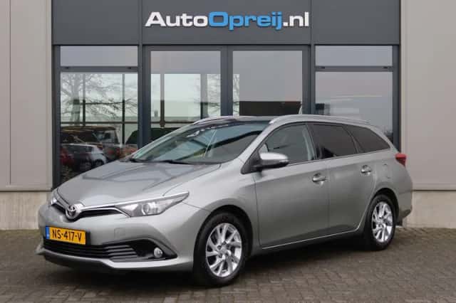Toyota Auris (2017) thumbnail 1