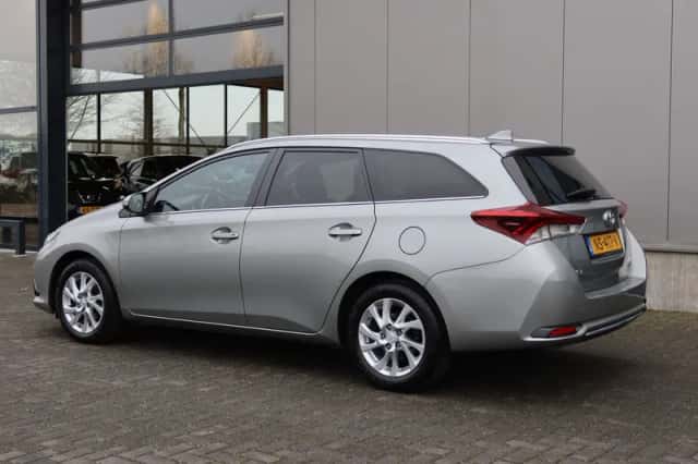 Toyota Auris (2017) thumbnail 4