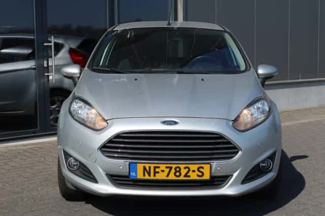 Ford Fiesta (2013) thumbnail 2