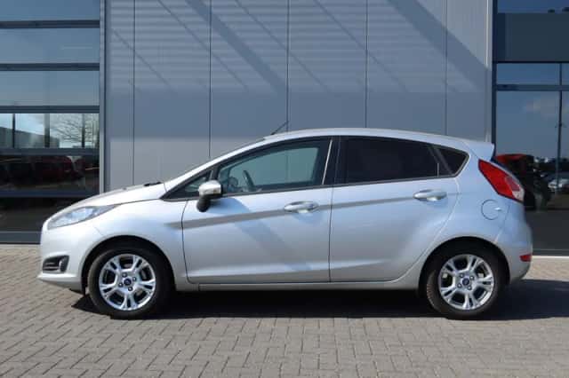 Ford Fiesta (2013) thumbnail 3