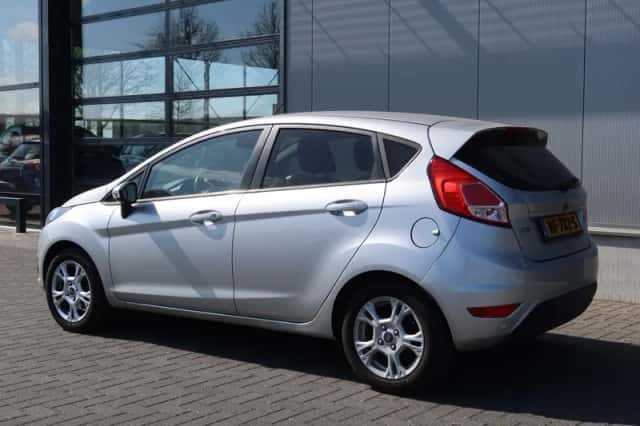 Ford Fiesta (2013) thumbnail 4