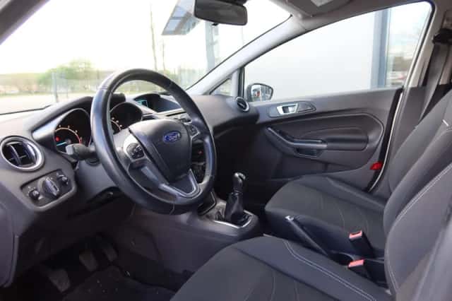Ford Fiesta (2013) thumbnail 6