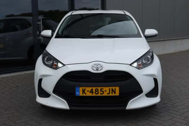 Toyota Yaris (2020) thumbnail 2