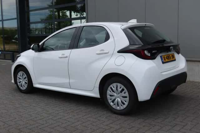 Toyota Yaris (2020) thumbnail 4