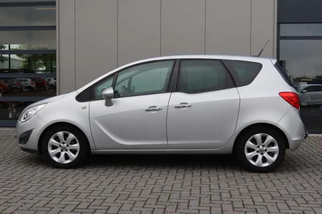 Opel Meriva (2012) thumbnail 3
