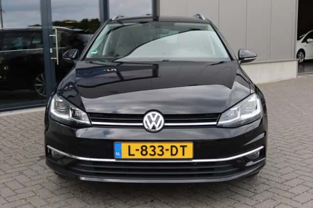 Volkswagen Golf (2020) thumbnail 2