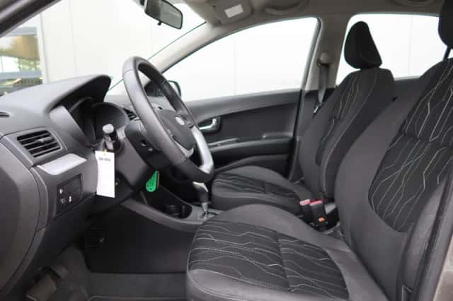 Kia Picanto (2012) thumbnail 5