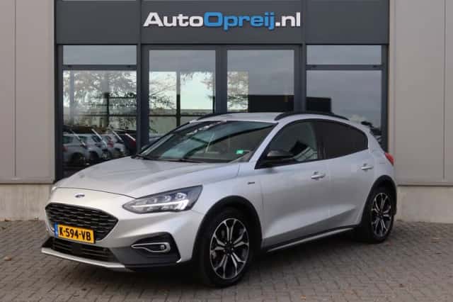 Ford Focus (2021) thumbnail 1