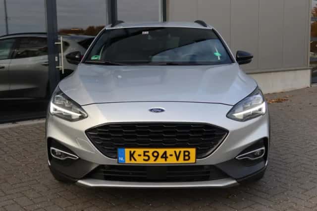 Ford Focus (2021) thumbnail 2