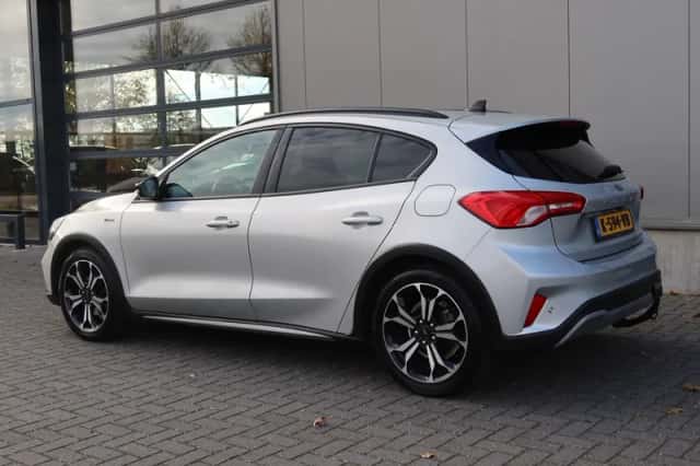 Ford Focus (2021) thumbnail 4