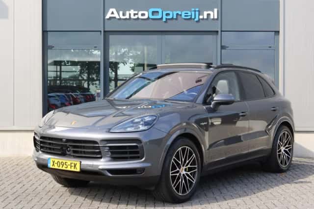 Porsche Cayenne (2021) thumbnail 1