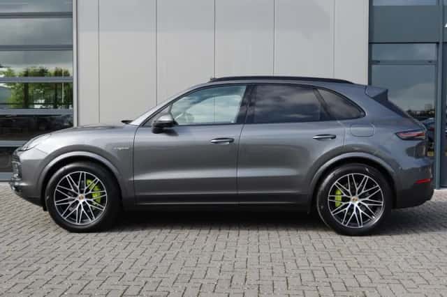Porsche Cayenne (2021) thumbnail 3