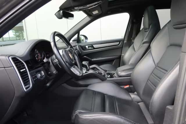 Porsche Cayenne (2021) thumbnail 5