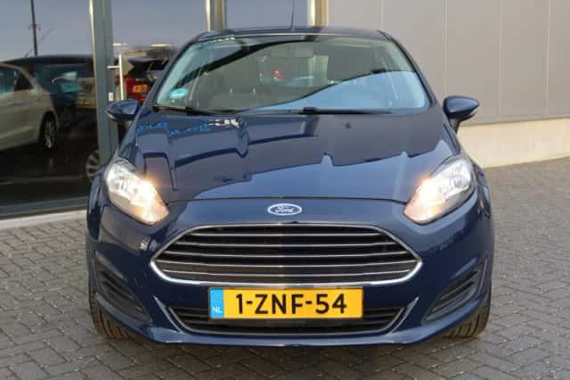 Ford Fiesta (2015) thumbnail 2